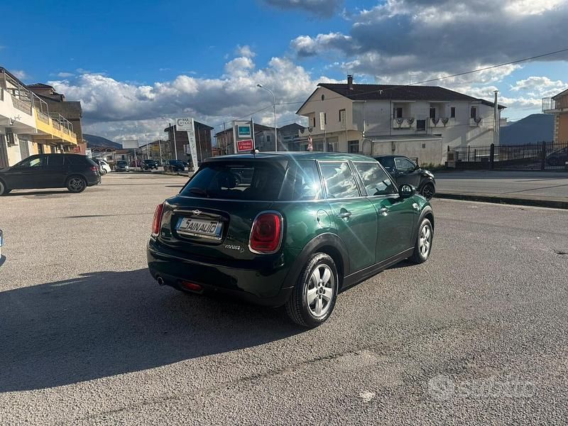 Usata Mini Cooper D 116 CV (85 kW) 2018 Verde Utilitaria