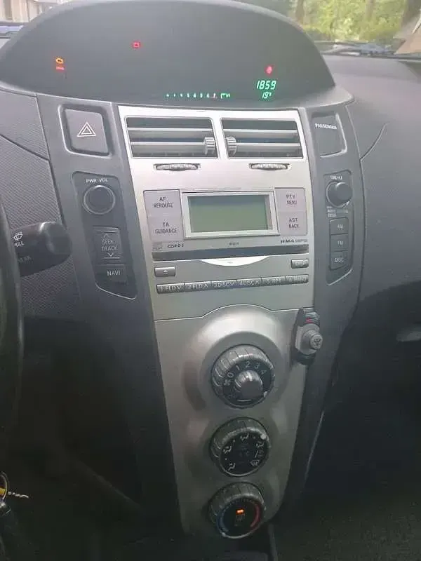 Usata Toyota Yaris Sol 69 CV (50 kW) 2006 Grigio Utilitaria