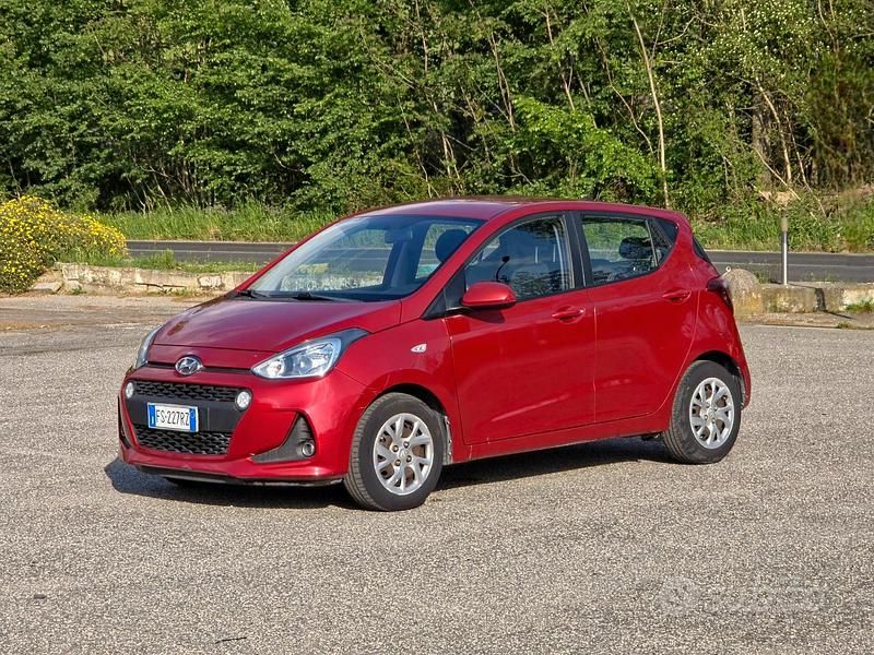 Usata Hyundai i10 Classic 66 CV (48 kW) 2018 Rosso Utilitaria