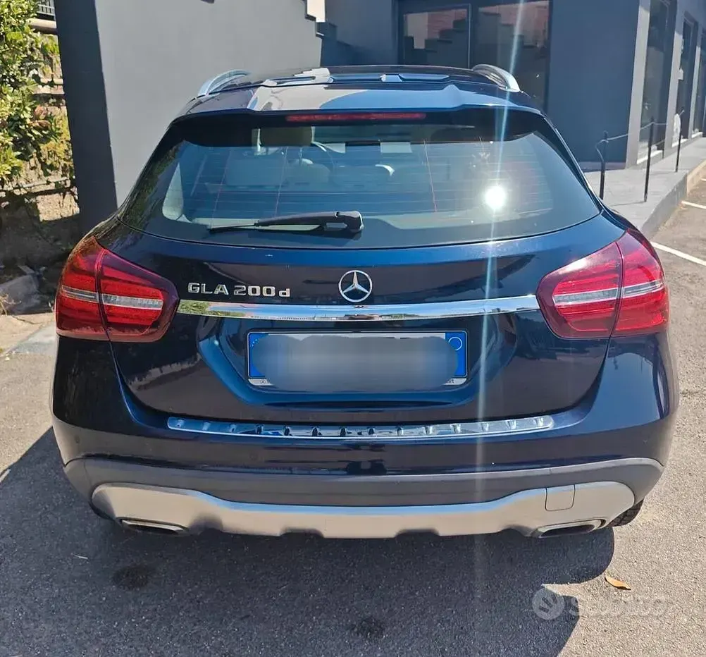 Usata Mercedes GLA200 136 CV (100 kW) 2017 Blu SUV
