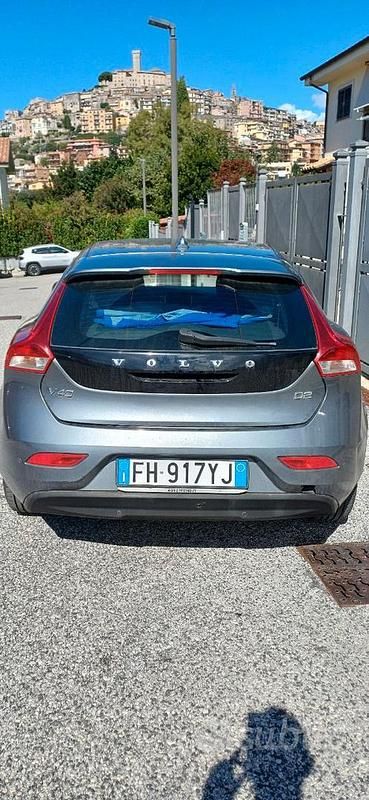 Usata Volvo V40 120 CV (88 kW) 2017 Grigio Station wagon