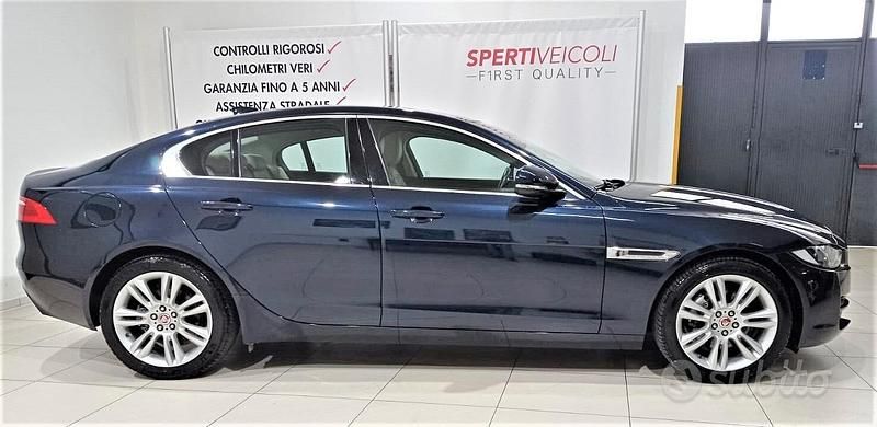 Usata Jaguar XE Prestige 180 CV (132 kW) 2019 Blu Berlina