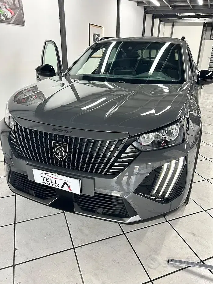 Usata Peugeot 2008 Active 101 CV (74 kW) 2024 Grigio SUV