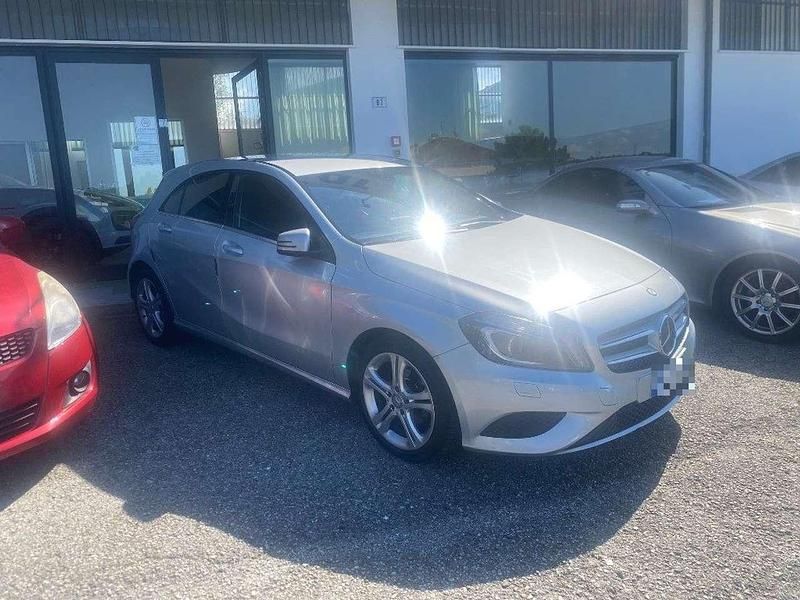 Usata Mercedes A180 109 CV (80 kW) 2013 Argento Berlina