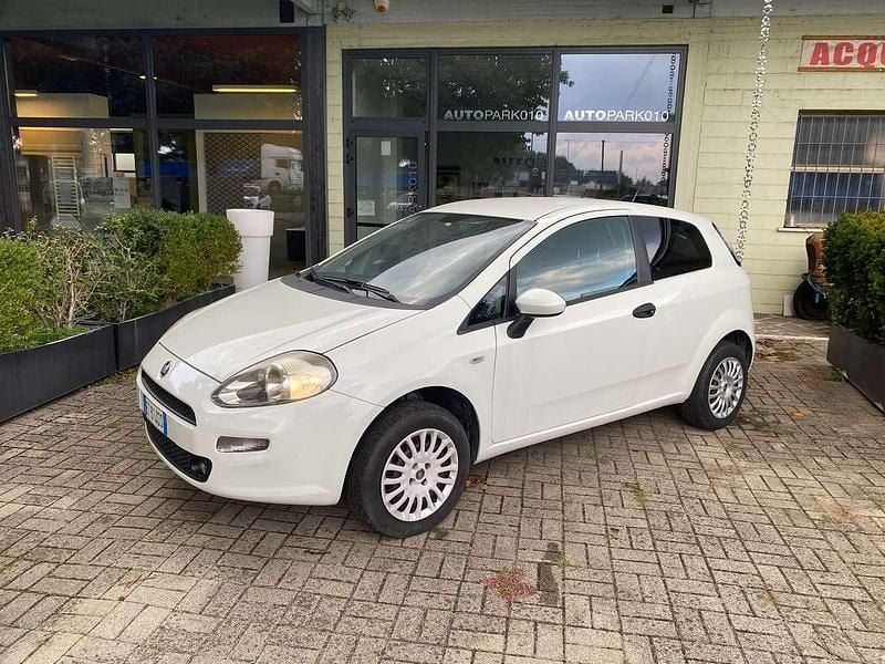 Bianco Usata 2013 Fiat Grande Punto Due volumi | 3500 € (Buon prezzo) - Immagine 1/4