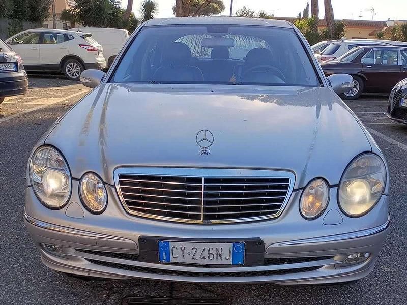 Usata Mercedes E280 Avantgarde 177 CV (130 kW) 2006 Argento Berlina