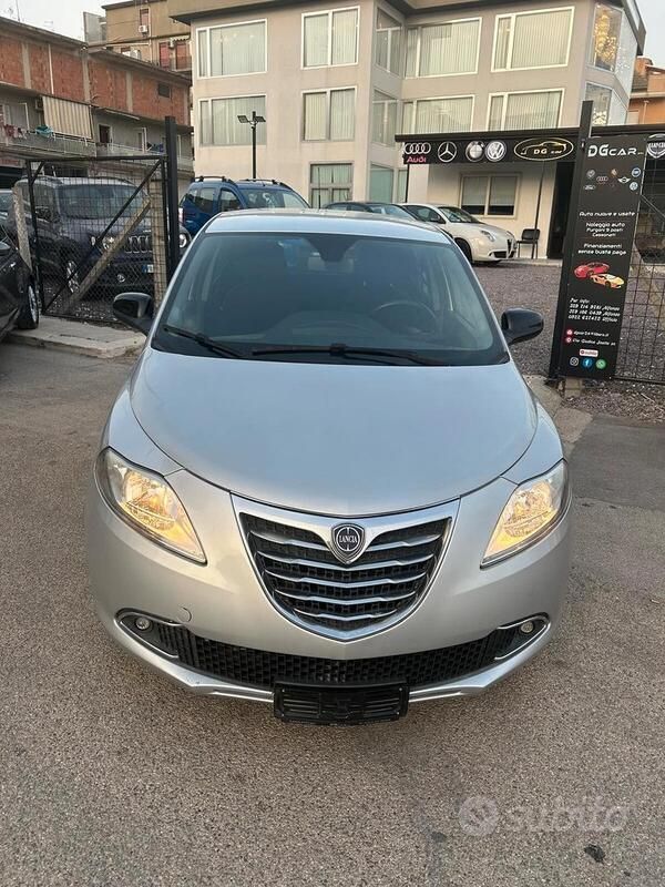 Usata Lancia Ypsilon Silver 95 CV (69 kW) 2012 Grigio Utilitaria