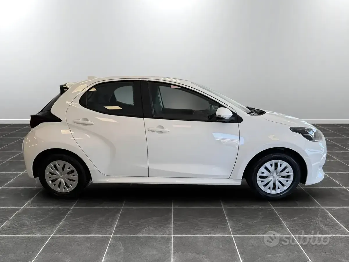 Gebraucht Toyota Yaris Hybrid Business Edition 92 PS (67 kW) 2022 Limousine