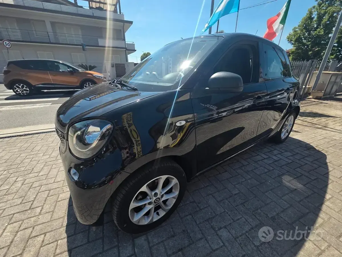 Usata Smart ForFour 71 CV (52 kW) 2018 Nero Utilitaria