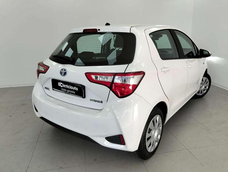Usata Toyota Yaris Hybrid Active 101 CV (74 kW) 2018 Bianco Utilitaria