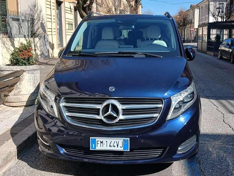 Usata Mercedes V250 Premium 190 CV (139 kW) 2018 Blu/azzurro Monovolume