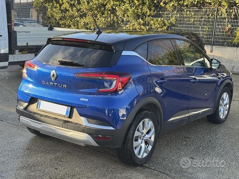 Second-hand Renault Captur Intens 160 CP (117 kW) 2022 Albastru SUV
