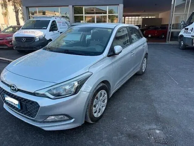 Usata Hyundai i20 Classic 75 CV (55 kW) 2015 Grigio Berlina