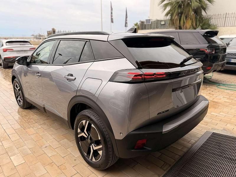 Usata Peugeot 2008 Allure 101 CV (74 kW) 2025 Grigio antracite SUV