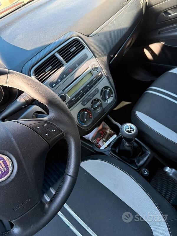 Usata Fiat Punto 80 CV (58 kW) 2009 Bianco Berlina