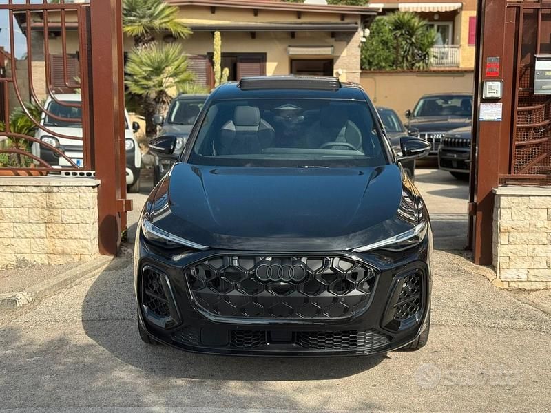 Nero Nuova 2025 Audi Q5 Design SUV | 84.900 € (Molto cara) - Immagine 1/4
