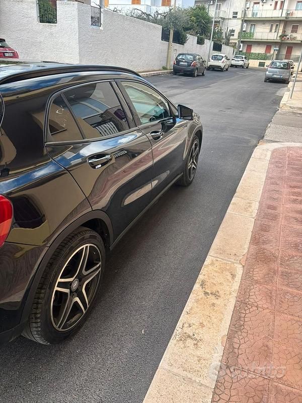 Usata Mercedes GLA200 136 CV (100 kW) 2016 Nero SUV