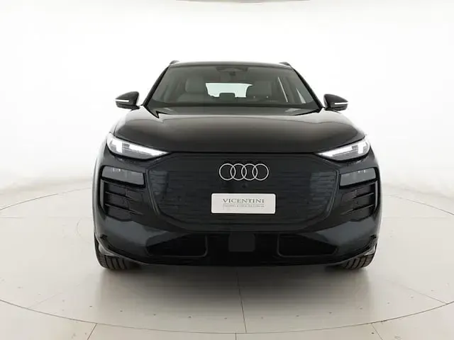 Usata Audi Q6 e-tron Advanced 284 kW (387 CV) 2025 Grigio manhattan metallizzato SUV