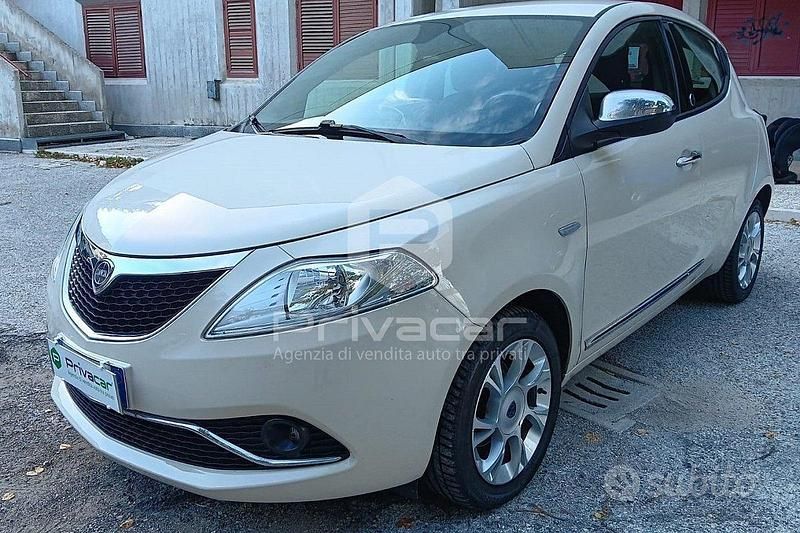 Usata Lancia Ypsilon Gold 69 CV (50 kW) 2019 Utilitaria
