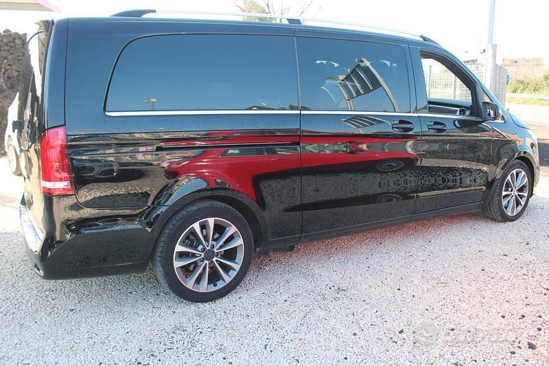 Usata Mercedes V250 Premium 190 CV (139 kW) 2022 Nero Monovolume