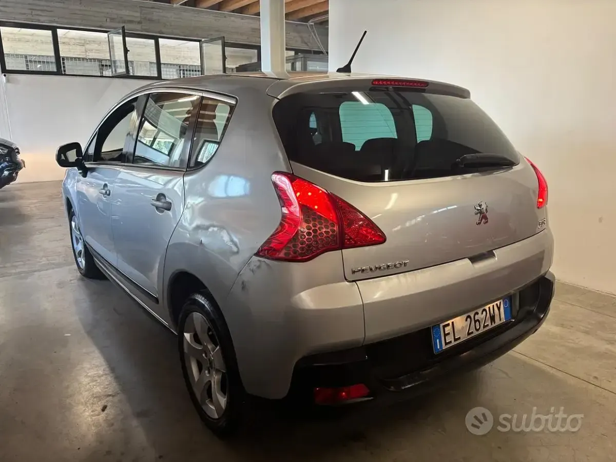 Usata Peugeot 3008 Business-Line 112 CV (82 kW) 2012 Grigio Station wagon