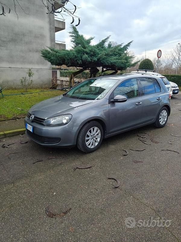 Usata VW Golf VI Comfortline 105 CV (77 kW) 2011 Grigio Utilitaria
