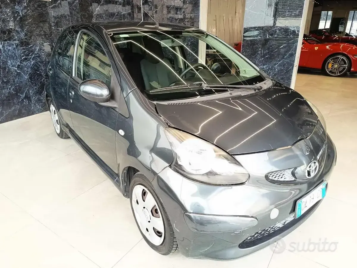 Usata Toyota Aygo 68 CV (50 kW) 2010 Nero Utilitaria