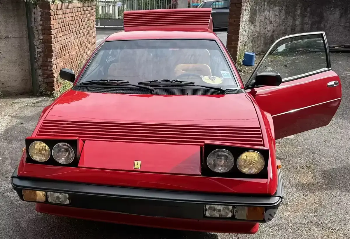 Usata Ferrari Mondial 215 CV (158 kW) 1981 Rosso Coupé