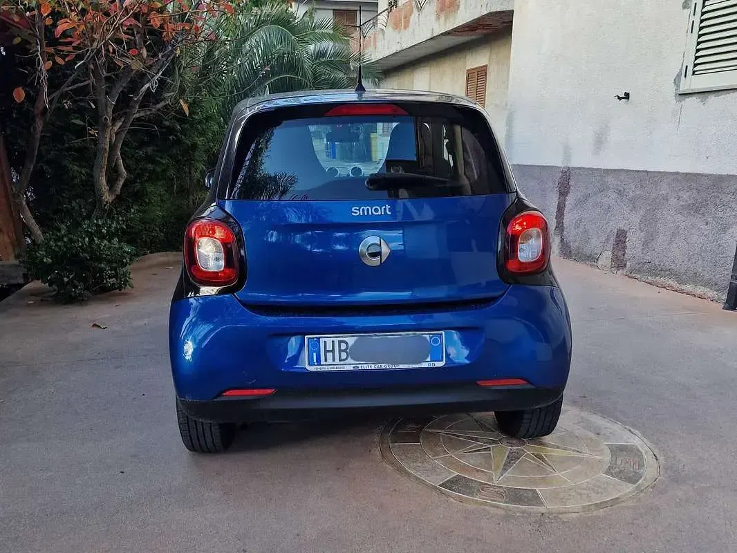 Usata Smart ForFour Passion 71 CV (52 kW) 2016 Blu/azzurro Utilitaria