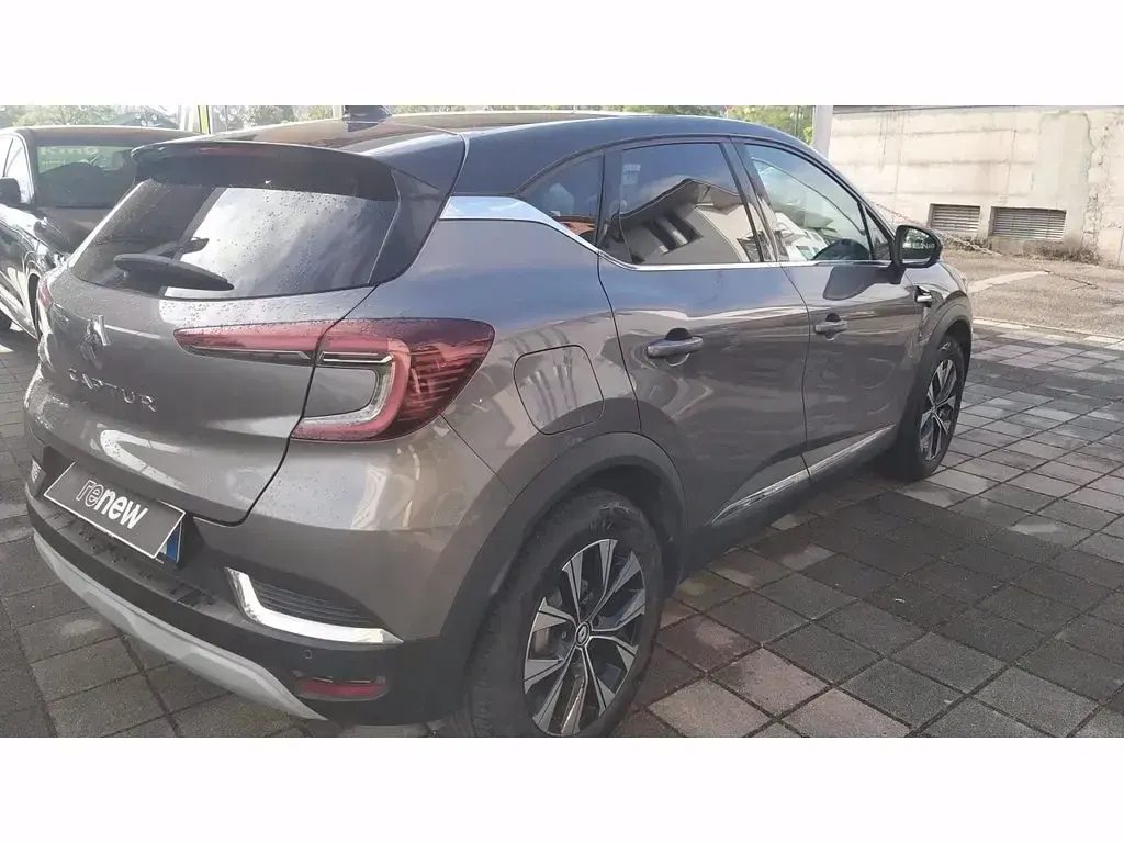 Usata Renault Captur Intens 101 CV (74 kW) 2023 Grigio SUV
