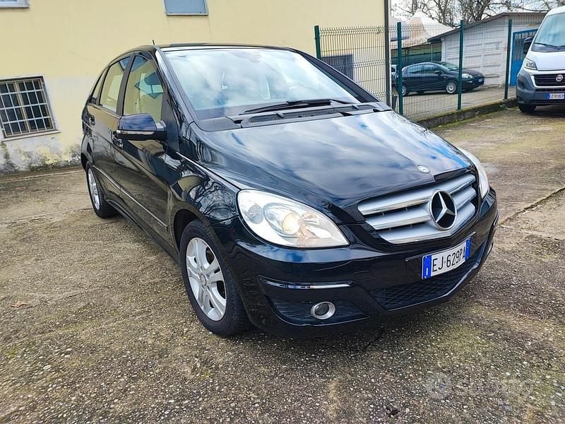 Usata Mercedes B180 109 CV (80 kW) 2011 Nero Monovolume
