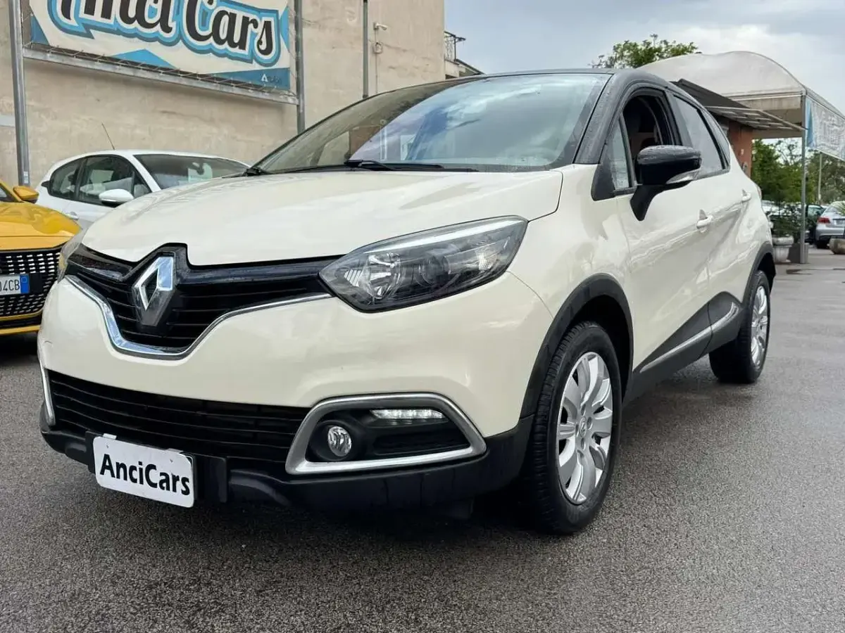 Usata Renault Captur 90 CV (66 kW) 2014 Beige SUV