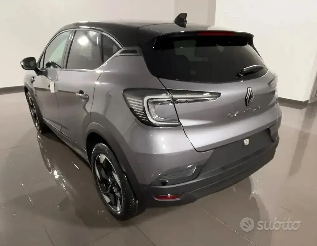 Usata Renault Captur Techno 120 CV (88 kW) 2025 Grigio SUV