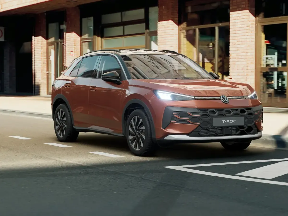 Nuova VW T-Roc Life 115 CV (84 kW) 2026 Flame red metallizzato nero SUV