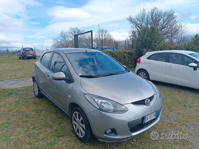 Usata Mazda 2 75 CV (55 kW) 2010 Grigio Utilitaria