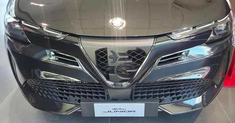 Nero Nuova 2025 Alfa Romeo Junior Edizione Speciale SUV | 29.900 € (Buon prezzo) - Immagine 1/4