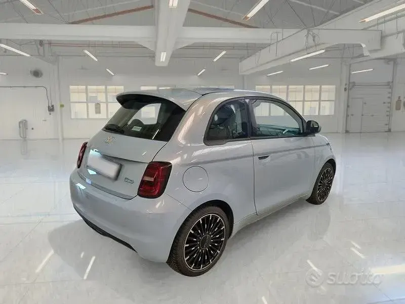Usata Fiat 500e Icon 42 kW (58 CV) 2022 Bluazzurro Berlina