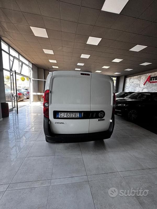 Usata Fiat Doblò Business 105 CV (77 kW) 2022 Bianco Monovolume