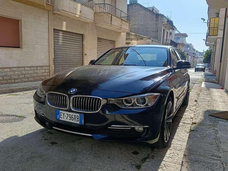 Usata BMW 318 Luxury Line 143 CV (105 kW) 2015 Blu/azzurro Berlina
