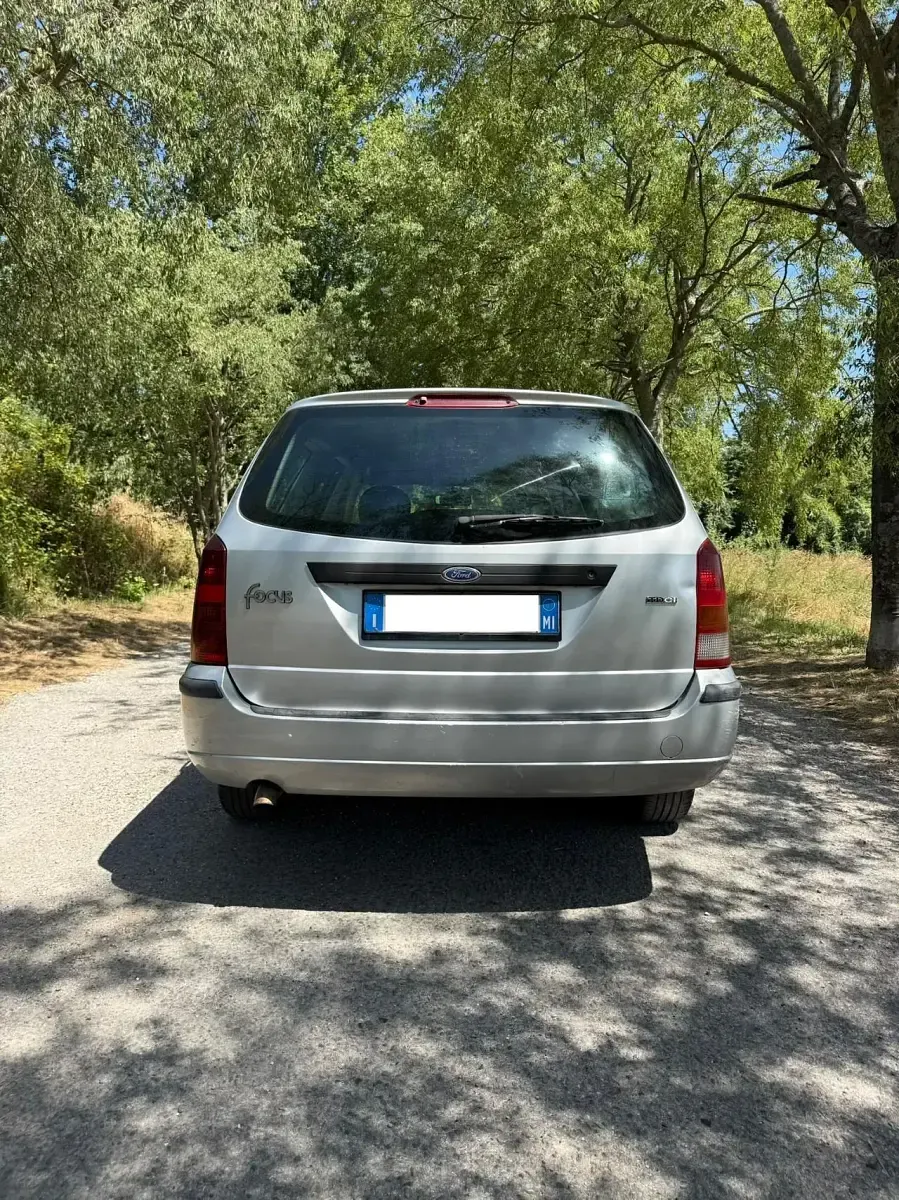 Usata Ford Focus Ambiente 100 CV (73 kW) 2003 Argento Station wagon