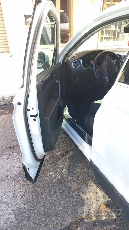 Usata VW Golf Sportsvan 150 CV (110 kW) 2019 Bianco Monovolume