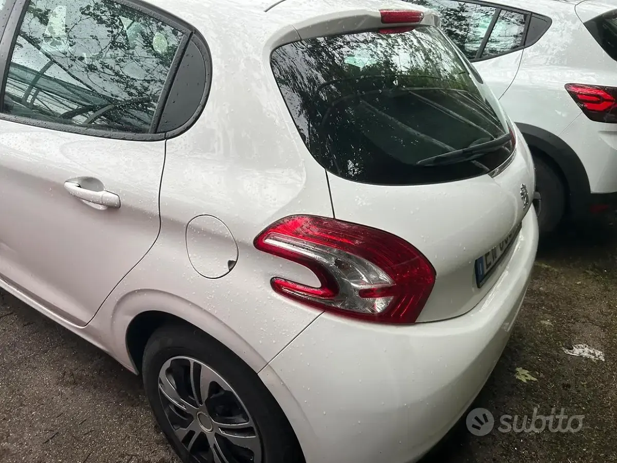 Usata Peugeot 208 Active 82 CV (60 kW) 2014 Bianco Utilitaria