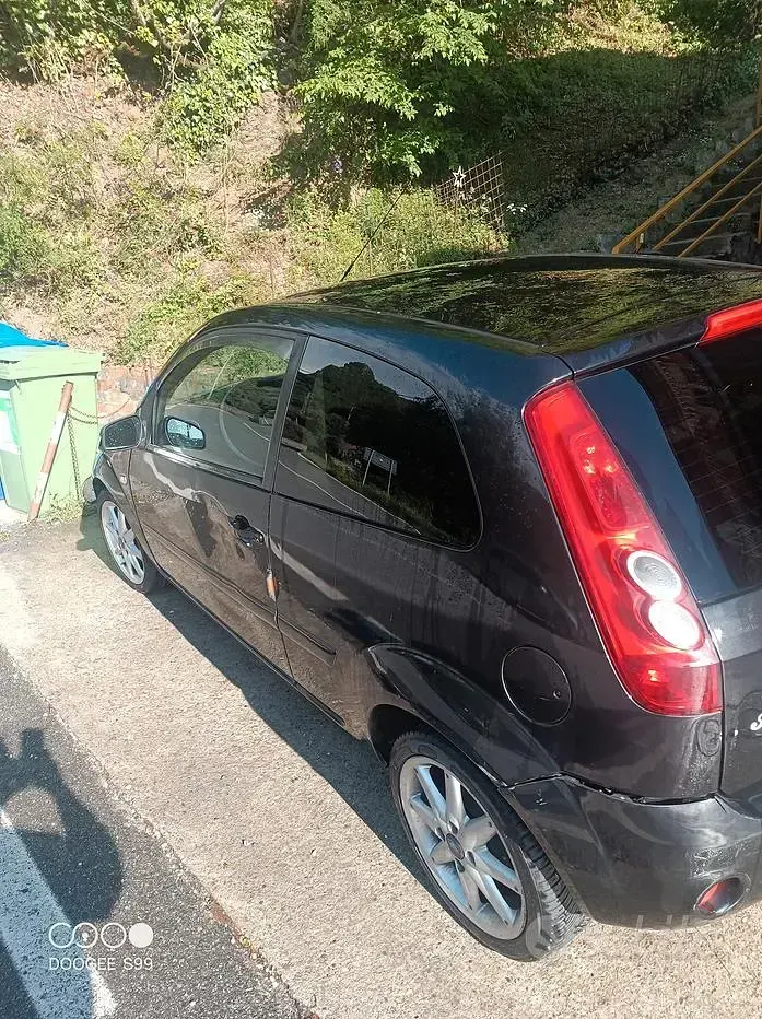 Usata Ford Fiesta 68 CV (50 kW) 2007 Nero Utilitaria