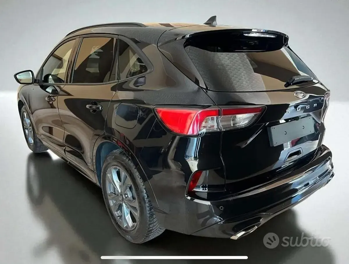 Usata Ford Kuga 120 CV (88 kW) 2023 Nero SUV
