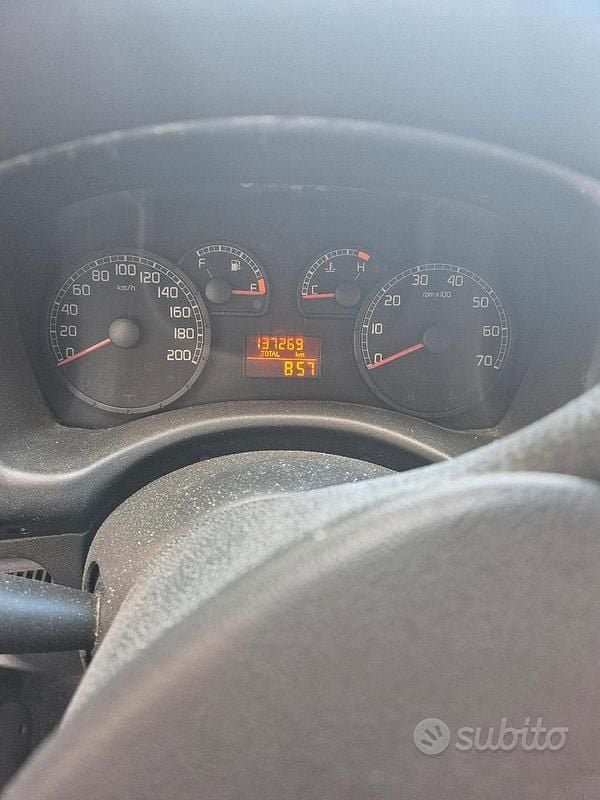 Usata Fiat Punto 75 CV (55 kW) 2003 Bianco Utilitaria