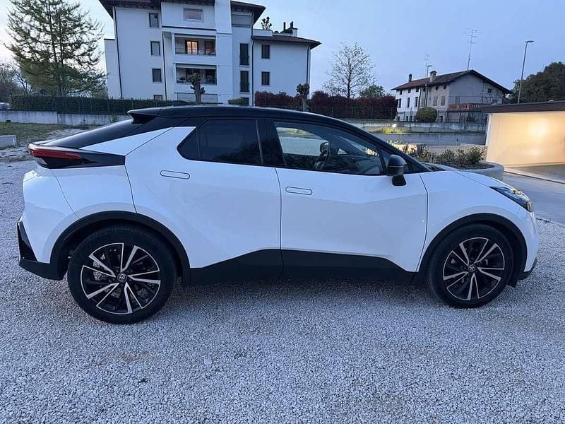 Usata Toyota C-HR Lounge 197 CV (144 kW) 2024 Bianco SUV