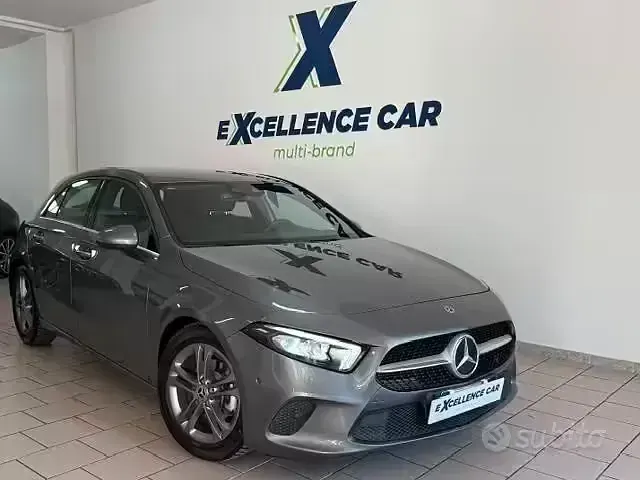 Usata Mercedes A180 116 CV (85 kW) 2018 Grigio Berlina