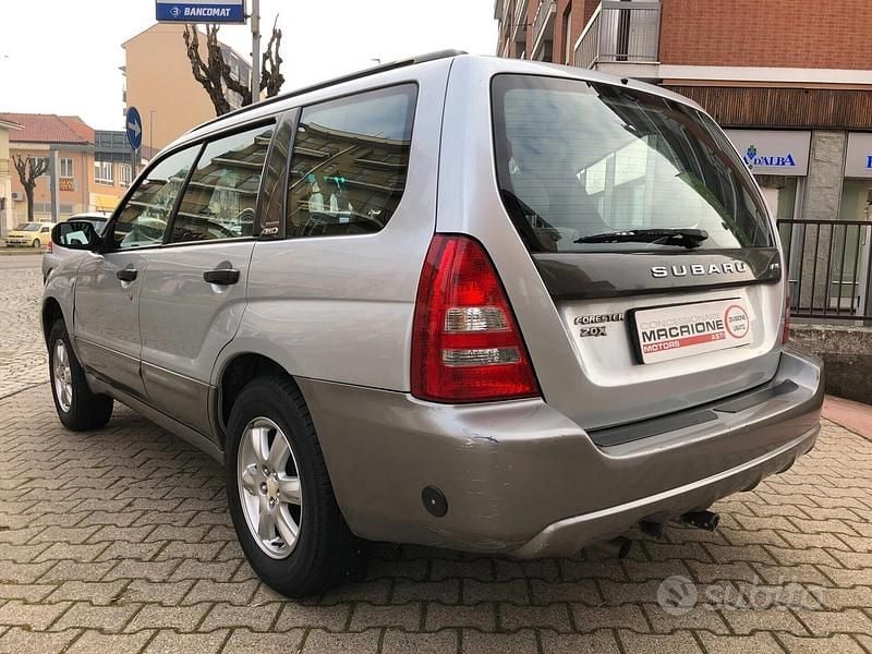 Usata Subaru Forester 125 CV (91 kW) 2002 Grigio SUV