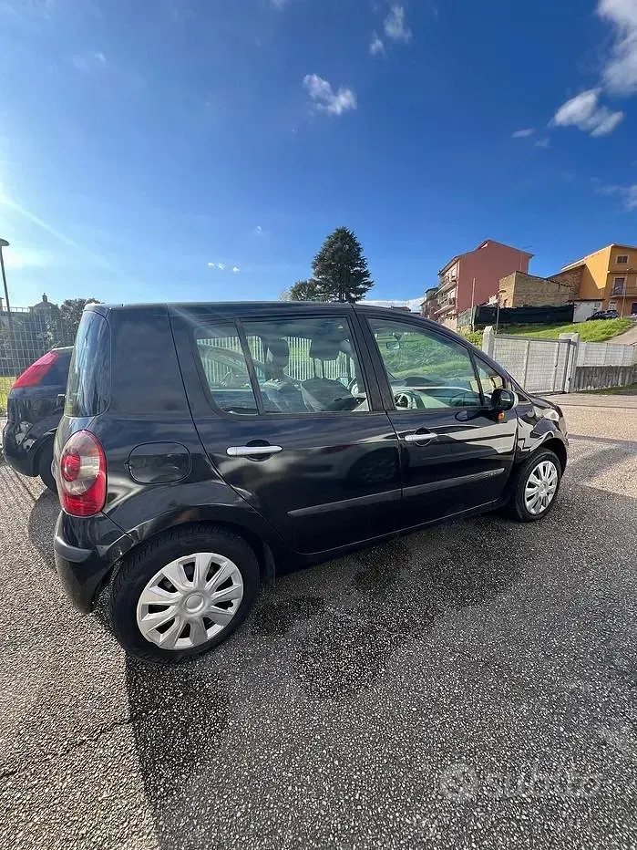 Usata Renault Modus Luxe 82 CV (60 kW) 2004 Nero Monovolume