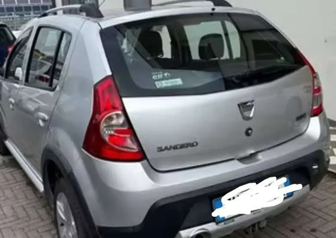 Usata Dacia Sandero 84 CV (61 kW) 2011 Berlina